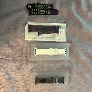 Lot of 4 Apple Watch bands. 2 brand new and 2 used